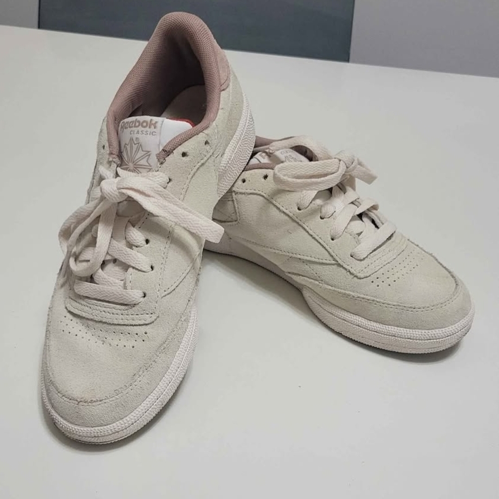 Reebok Cream Sneakers Low-Top Lace-Up Design